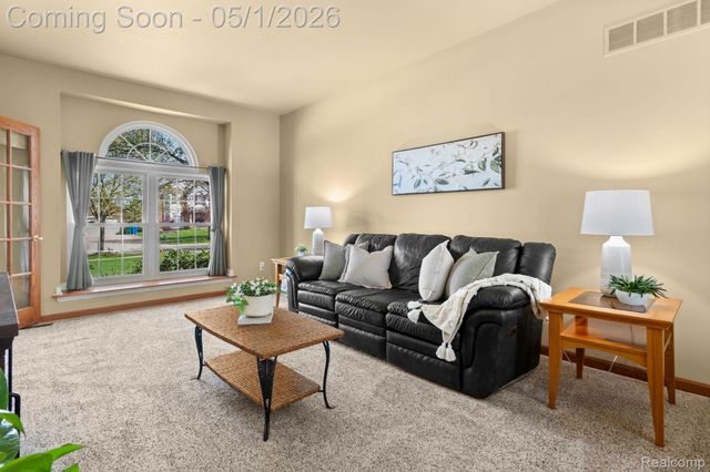 1861 Twin Sun Circle, Commerce Charter Township, MI 48390