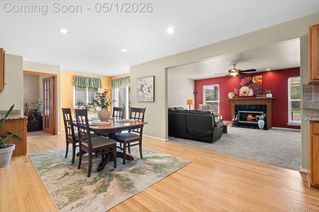 1861 Twin Sun Circle, Commerce Charter Township, MI 48390