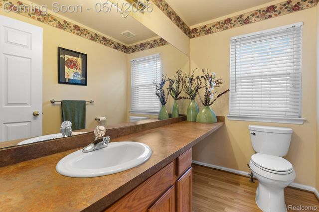 1861 Twin Sun Circle, Commerce Charter Township, MI 48390
