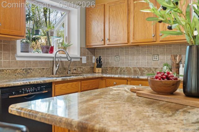 1861 Twin Sun Circle, Commerce Charter Township, MI 48390