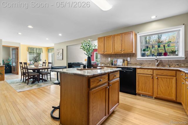 1861 Twin Sun Circle, Commerce Charter Township, MI 48390