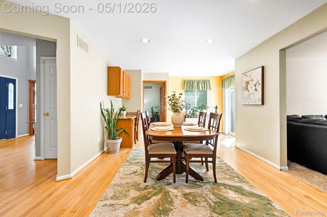 1861 Twin Sun Circle, Commerce Charter Township, MI 48390