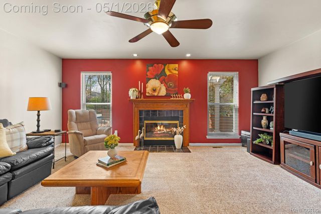 1861 Twin Sun Circle, Commerce Charter Township, MI 48390