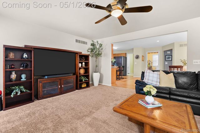 1861 Twin Sun Circle, Commerce Charter Township, MI 48390