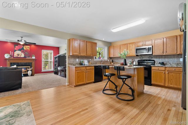 1861 Twin Sun Circle, Commerce Charter Township, MI 48390