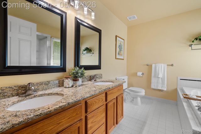1861 Twin Sun Circle, Commerce Charter Township, MI 48390