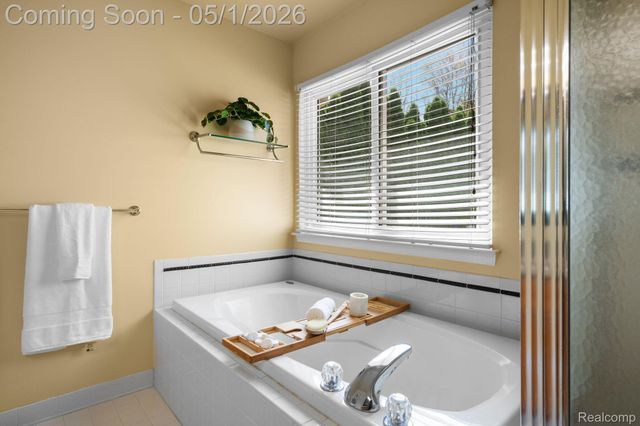1861 Twin Sun Circle, Commerce Charter Township, MI 48390
