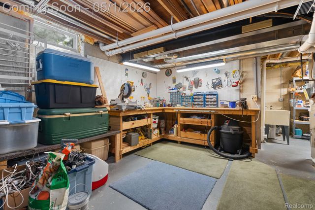 1861 Twin Sun Circle, Commerce Charter Township, MI 48390