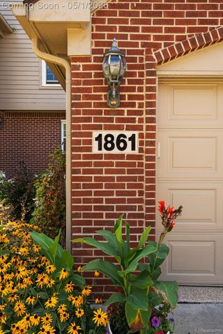 1861 Twin Sun Circle, Commerce Charter Township, MI 48390
