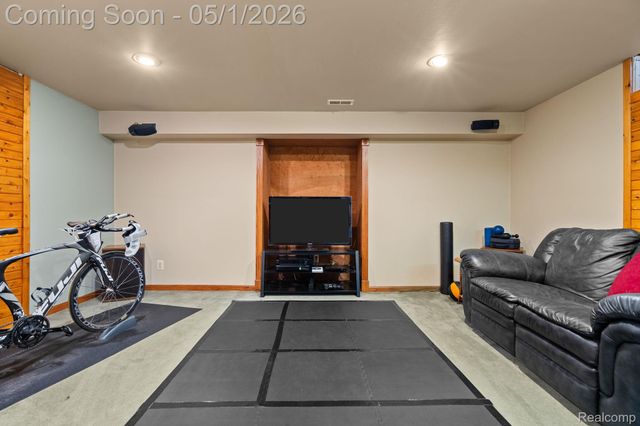 1861 Twin Sun Circle, Commerce Charter Township, MI 48390