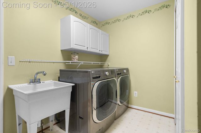 1861 Twin Sun Circle, Commerce Charter Township, MI 48390