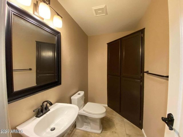 1406 W Lake Mirage Court, Gilbert, AZ 85233