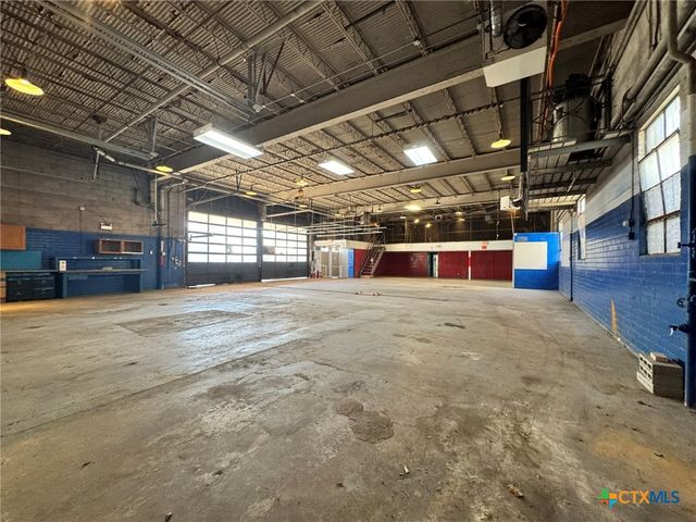 256 W Court Street, Seguin, TX 78155