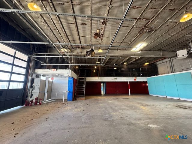 256 W Court Street, Seguin, TX 78155