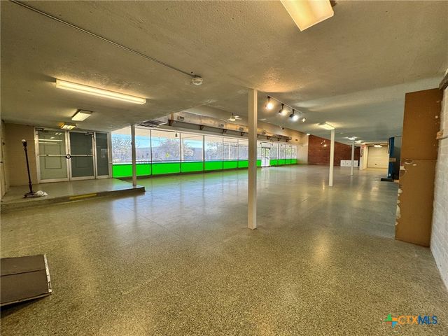 256 W Court Street, Seguin, TX 78155
