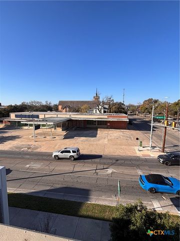 256 W Court Street, Seguin, TX 78155