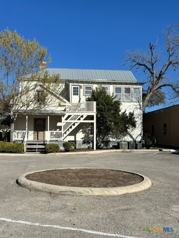 256 W Court Street, Seguin, TX 78155