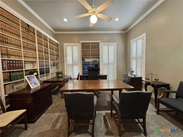 256 W Court Street, Seguin, TX 78155