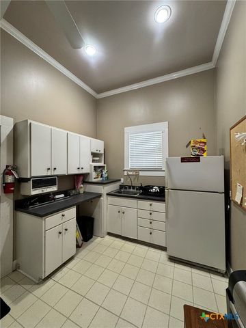 256 W Court Street, Seguin, TX 78155