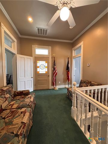 256 W Court Street, Seguin, TX 78155