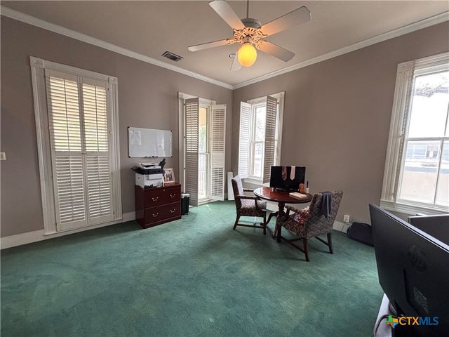 256 W Court Street, Seguin, TX 78155