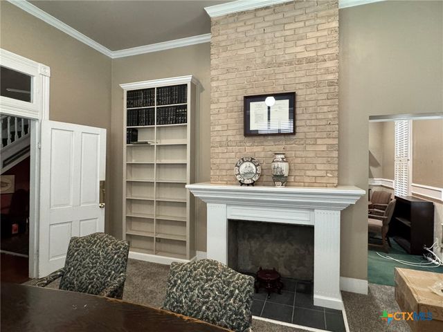 256 W Court Street, Seguin, TX 78155