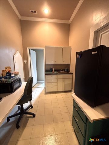 256 W Court Street, Seguin, TX 78155