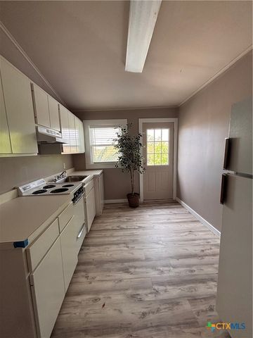 256 W Court Street, Seguin, TX 78155