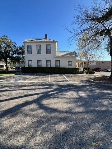 256 W Court Street, Seguin, TX 78155