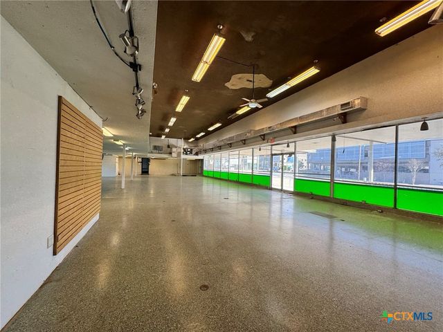 256 W Court Street, Seguin, TX 78155