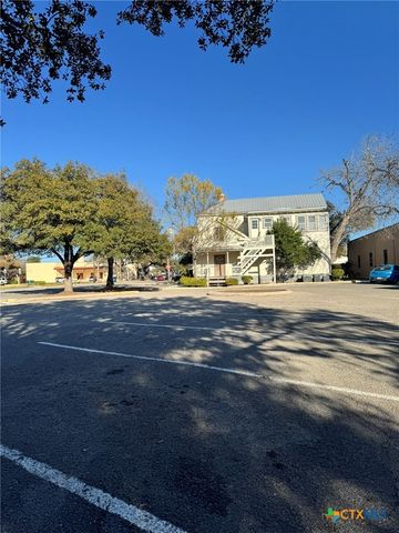 256 W Court Street, Seguin, TX 78155