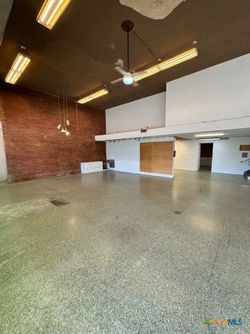 256 W Court Street, Seguin, TX 78155