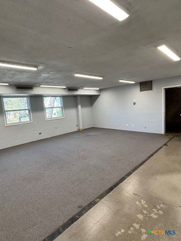 256 W Court Street, Seguin, TX 78155