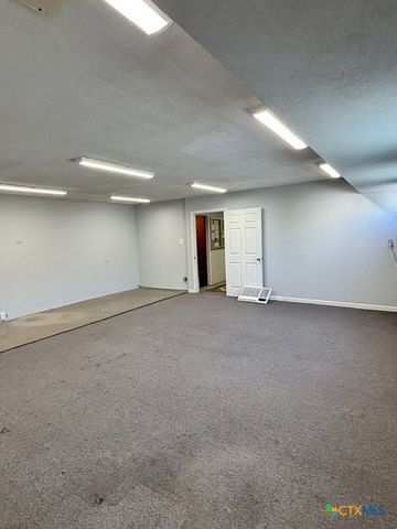256 W Court Street, Seguin, TX 78155