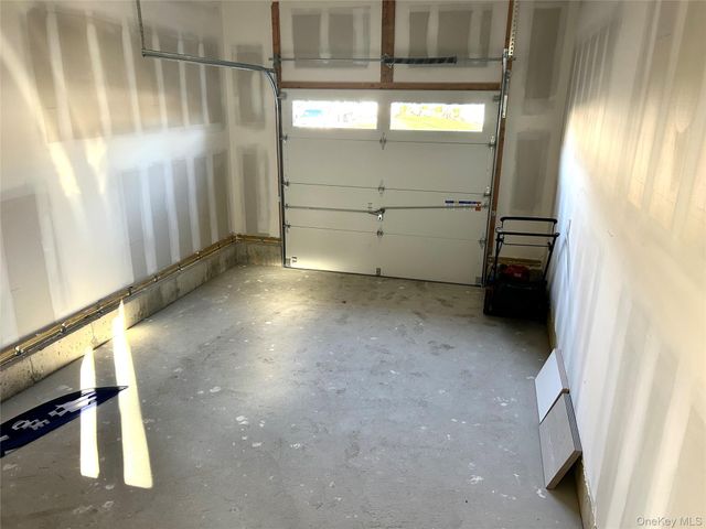 20 10th Street, Ronkonkoma, NY 11779