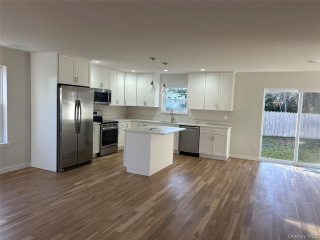 20 10th Street, Ronkonkoma, NY 11779