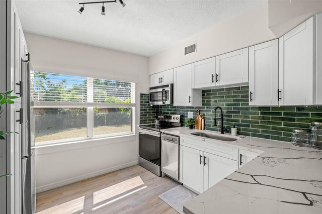 5442 45TH AVENUE N, St Petersburg, FL 33709