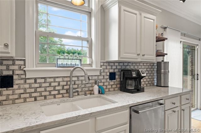 5004 Luke Lane, Sellersburg, IN 47172