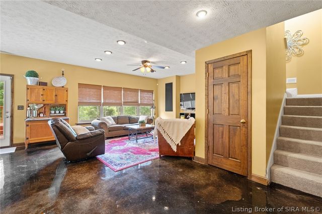 5004 Luke Lane, Sellersburg, IN 47172