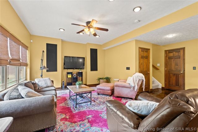 5004 Luke Lane, Sellersburg, IN 47172
