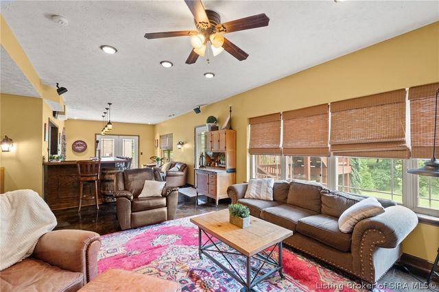 5004 Luke Lane, Sellersburg, IN 47172