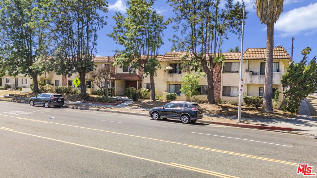 7061 Whitsett Avenue, Los Angeles, CA 91605 — exterior