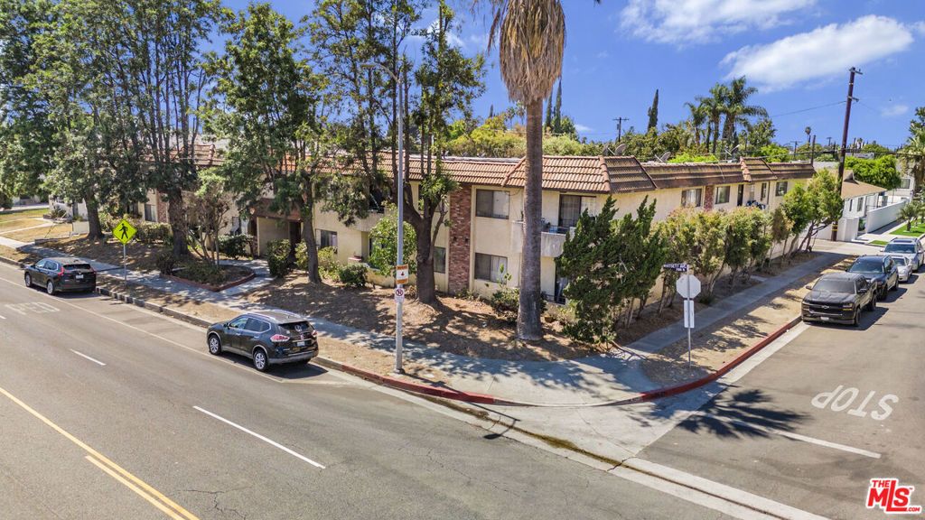 7061 Whitsett Avenue, Los Angeles, CA 91605 — photo 2