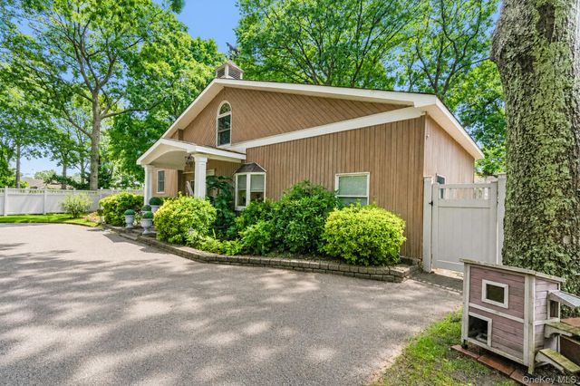 208 Avenue C, Ronkonkoma, NY 11779