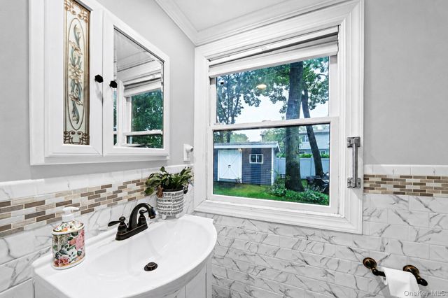 208 Avenue C, Ronkonkoma, NY 11779
