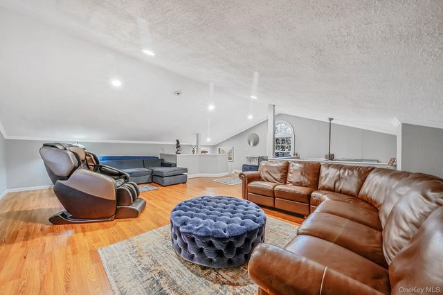 208 Avenue C, Ronkonkoma, NY 11779