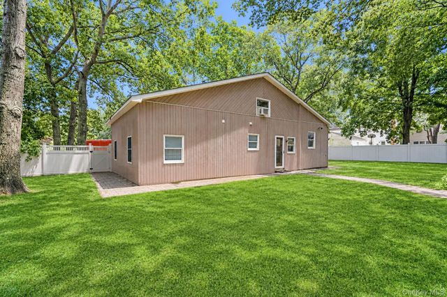 208 Avenue C, Ronkonkoma, NY 11779