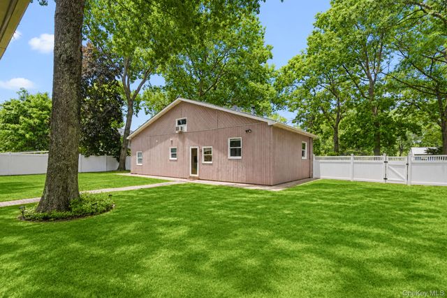 208 Avenue C, Ronkonkoma, NY 11779