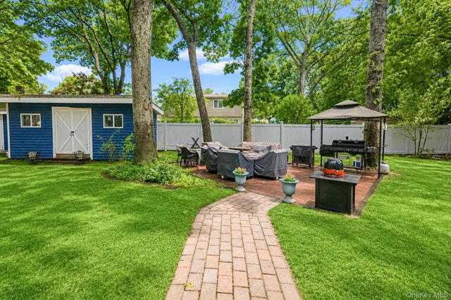 208 Avenue C, Ronkonkoma, NY 11779
