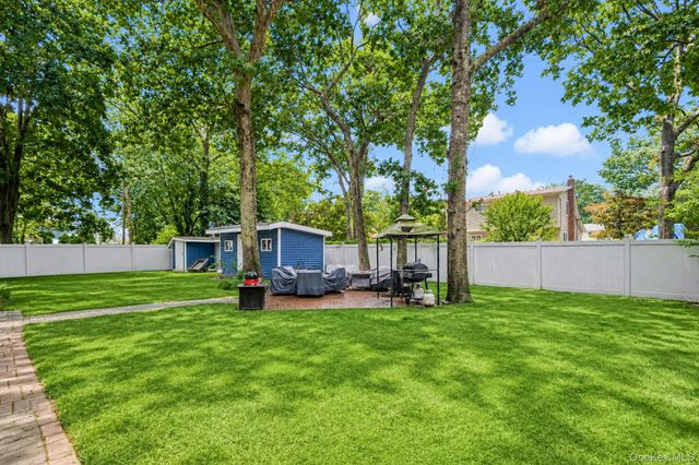 208 Avenue C, Ronkonkoma, NY 11779